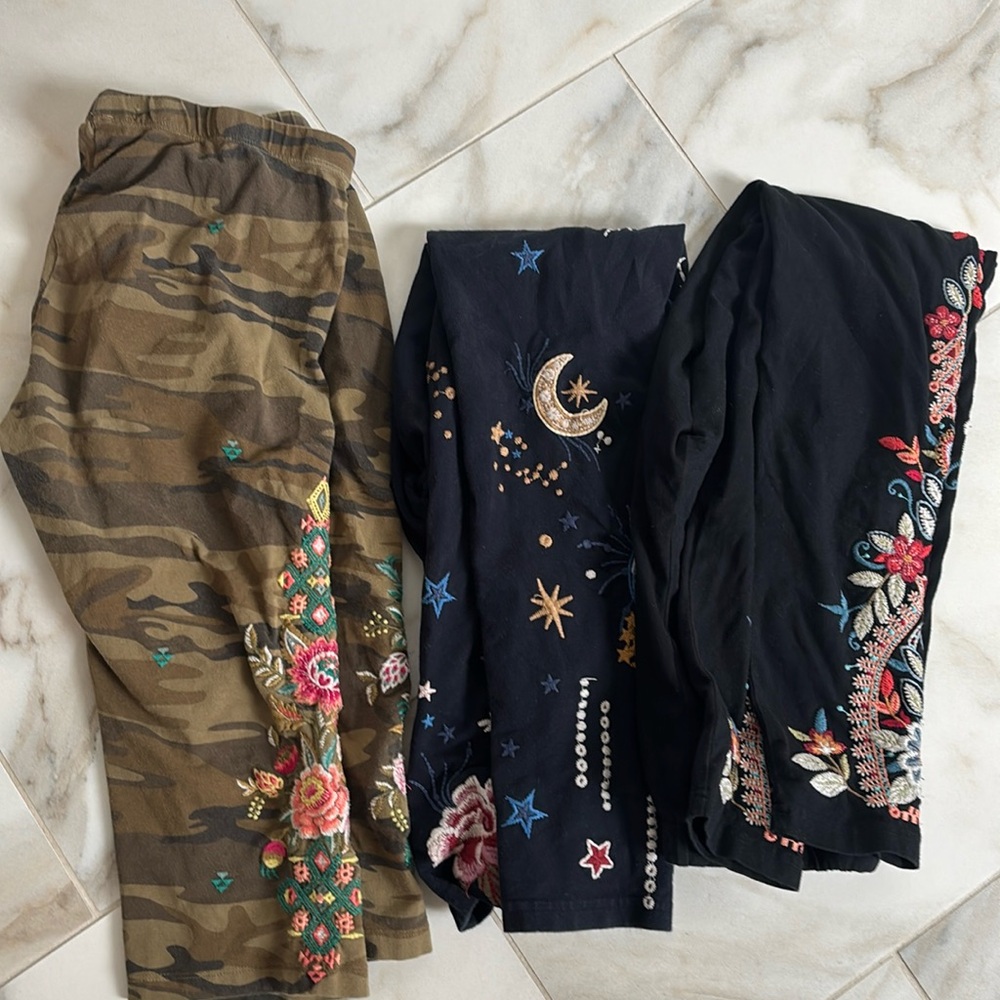 Lot of 3 pairs of Johnny was leggings size Small